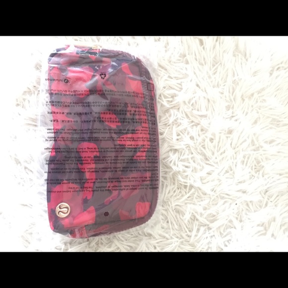 Lululemon Everywhere Belt bag New Year Limited Edition - Picture 6 of 6